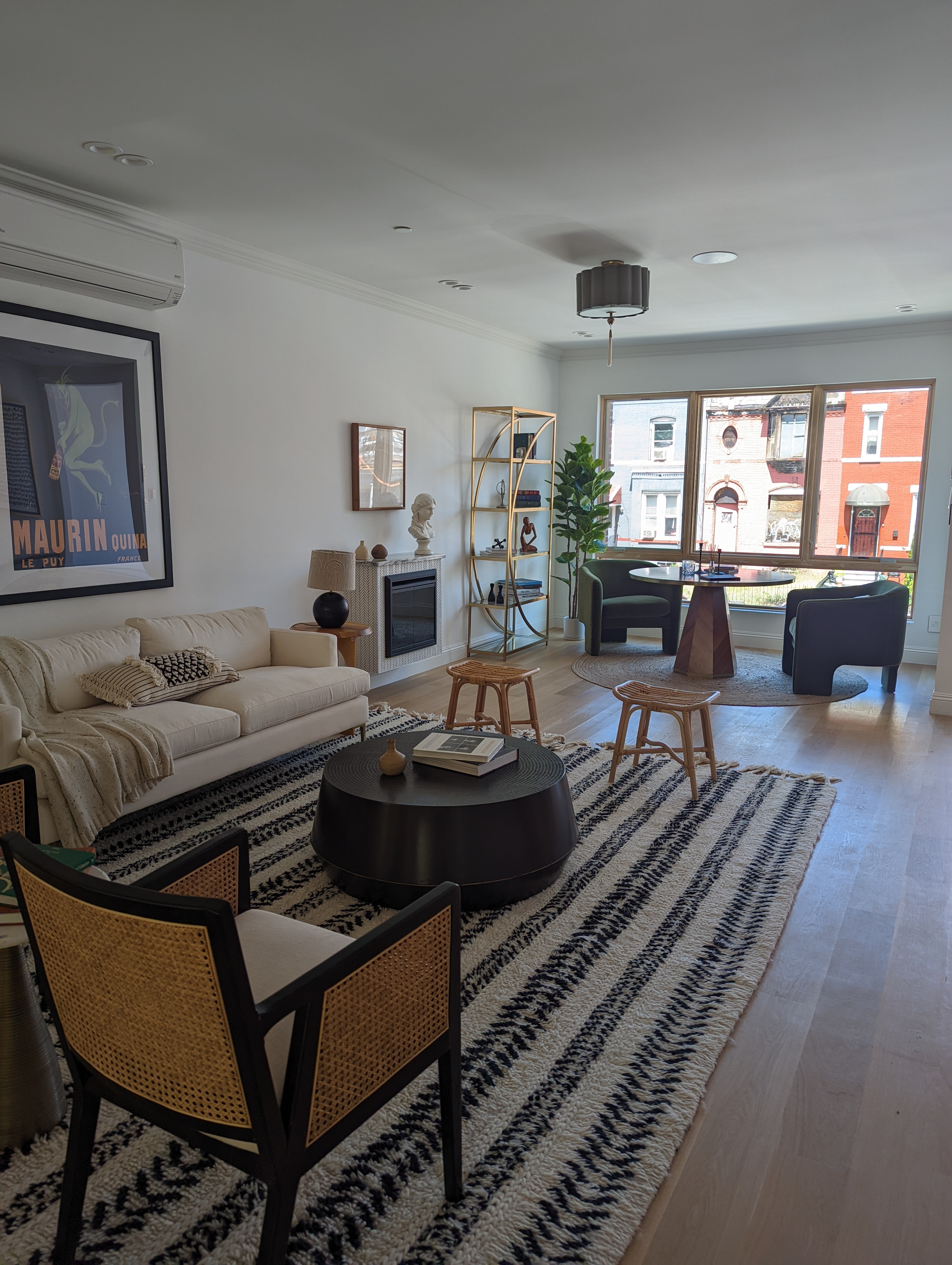 Lexington &mdash; living room